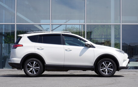 Toyota RAV4, 2017 год, 1 835 000 рублей, 4 фотография
