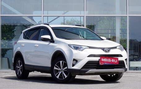 Toyota RAV4, 2017 год, 1 835 000 рублей, 3 фотография