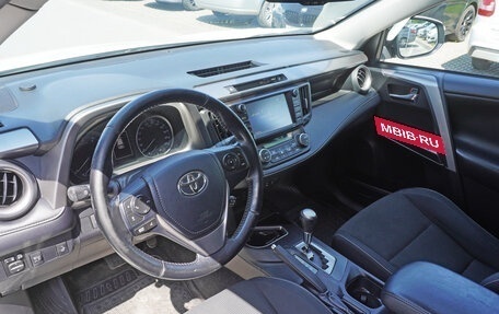 Toyota RAV4, 2017 год, 1 835 000 рублей, 10 фотография