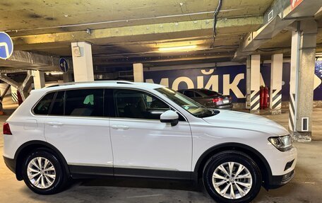 Volkswagen Tiguan II, 2017 год, 2 250 000 рублей, 2 фотография
