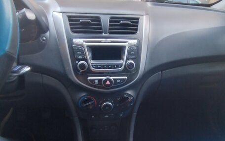 Hyundai Solaris II рестайлинг, 2014 год, 825 000 рублей, 2 фотография