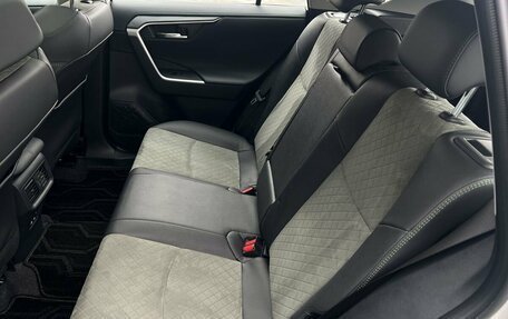 Toyota RAV4, 2025 год, 3 890 000 рублей, 17 фотография
