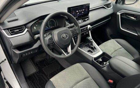 Toyota RAV4, 2025 год, 3 890 000 рублей, 16 фотография