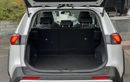 Toyota RAV4, 2025 год, 3 890 000 рублей, 37 фотография