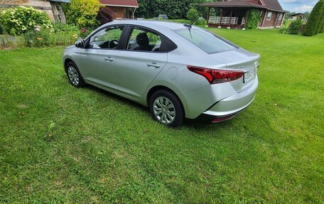 Hyundai Solaris II рестайлинг, 2021 год, 2 000 000 рублей, 5 фотография
