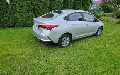 Hyundai Solaris II рестайлинг, 2021 год, 2 000 000 рублей, 3 фотография