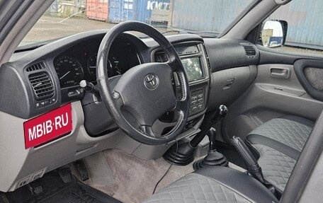 Toyota Land Cruiser 100 рестайлинг 2, 2007 год, 3 999 000 рублей, 12 фотография