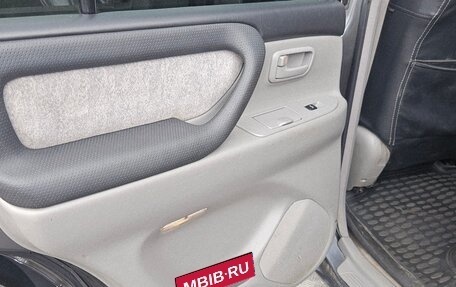 Toyota Land Cruiser 100 рестайлинг 2, 2007 год, 3 999 000 рублей, 3 фотография