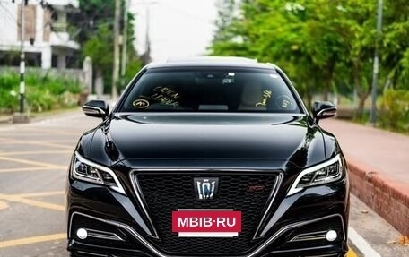 Toyota Crown, 2021 год, 2 900 000 рублей, 3 фотография