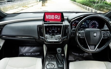 Toyota Crown, 2021 год, 2 900 000 рублей, 9 фотография