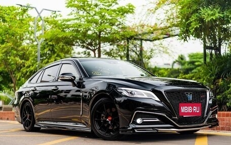 Toyota Crown, 2021 год, 2 900 000 рублей, 5 фотография