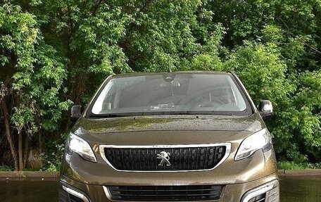 Peugeot Traveller I, 2018 год, 2 500 000 рублей, 3 фотография