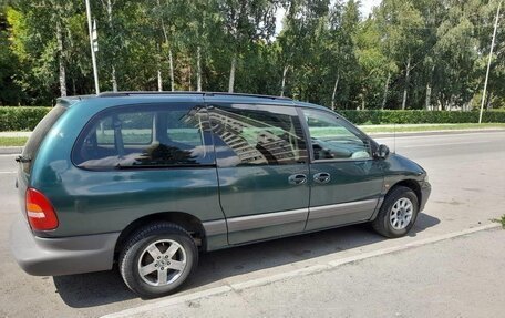 Chrysler Voyager III, 1997 год, 370 000 рублей, 2 фотография