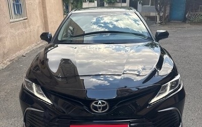 Toyota Camry, 2021 год, 2 300 000 рублей, 1 фотография