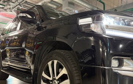 Toyota Land Cruiser 200, 2019 год, 6 800 000 рублей, 7 фотография