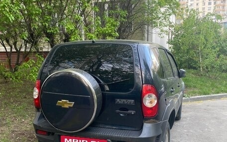 Chevrolet Niva I рестайлинг, 2015 год, 599 000 рублей, 2 фотография