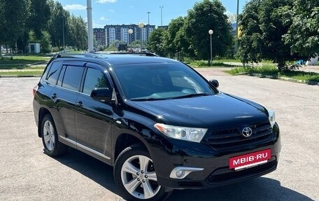 Toyota Highlander III, 2012 год, 1 850 000 рублей, 2 фотография