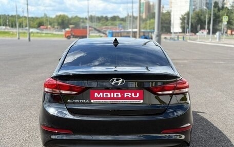 Hyundai Elantra VI рестайлинг, 2017 год, 975 000 рублей, 5 фотография