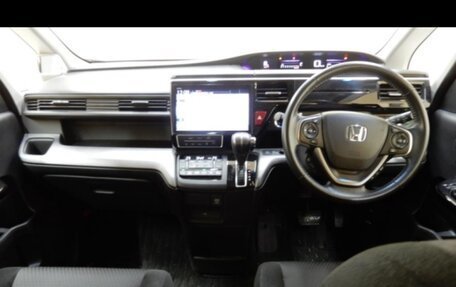 Honda Stepwgn IV, 2018 год, 2 550 000 рублей, 5 фотография