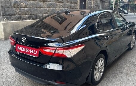 Toyota Camry, 2021 год, 2 300 000 рублей, 5 фотография