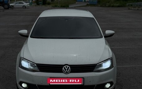 Volkswagen Jetta VI, 2012 год, 810 000 рублей, 3 фотография