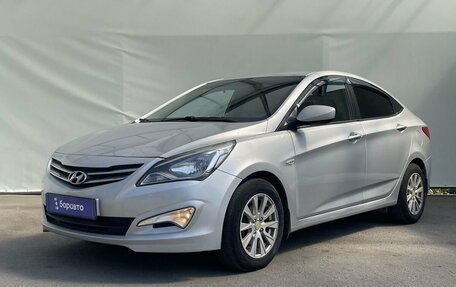 Hyundai Solaris II рестайлинг, 2015 год, 900 000 рублей, 1 фотография