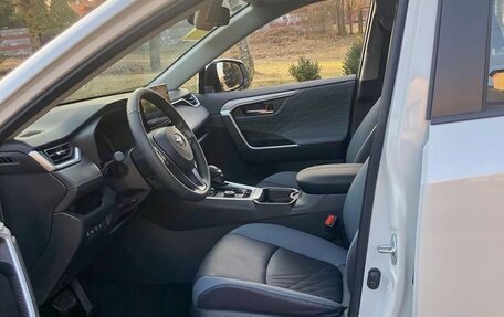 Toyota RAV4, 2022 год, 2 700 000 рублей, 5 фотография
