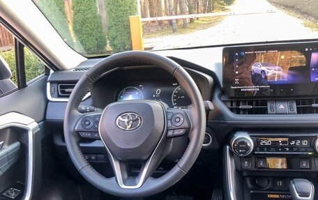 Toyota RAV4, 2022 год, 2 700 000 рублей, 7 фотография
