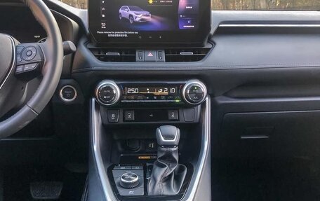 Toyota RAV4, 2022 год, 2 700 000 рублей, 8 фотография
