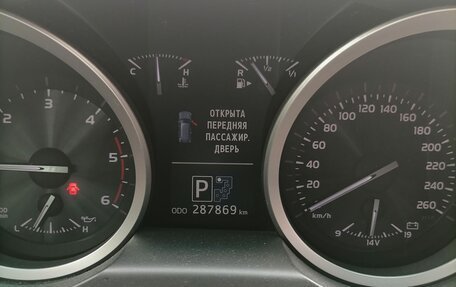 Toyota Land Cruiser 200, 2012 год, 3 500 000 рублей, 2 фотография