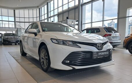 Toyota Camry, 2018 год, 2 247 000 рублей, 3 фотография
