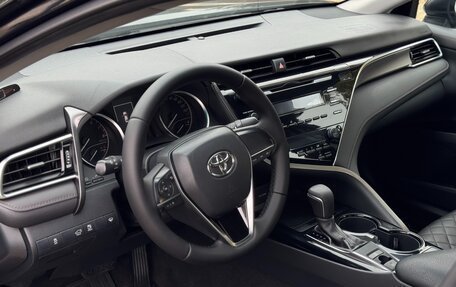 Toyota Camry, 2020 год, 1 950 000 рублей, 10 фотография