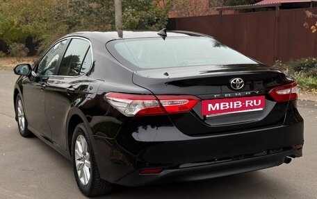 Toyota Camry, 2020 год, 1 950 000 рублей, 6 фотография