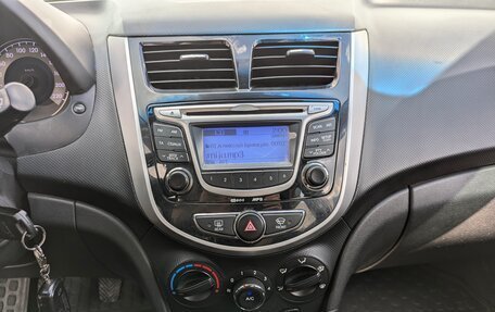 Hyundai Solaris II рестайлинг, 2011 год, 870 000 рублей, 11 фотография