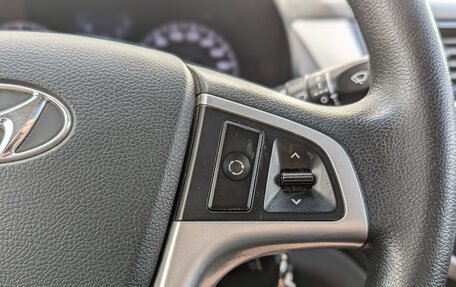 Hyundai Solaris II рестайлинг, 2011 год, 870 000 рублей, 24 фотография