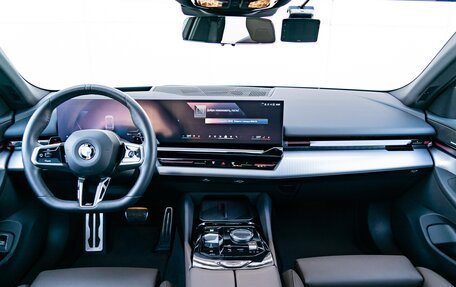 BMW 5 серия, 2023 год, 8 300 000 рублей, 10 фотография