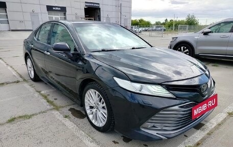 Toyota Camry, 2018 год, 2 741 000 рублей, 2 фотография