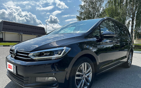 Volkswagen Touran III, 2018 год, 2 430 000 рублей, 3 фотография