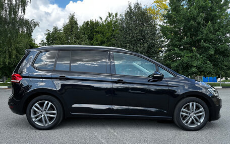 Volkswagen Touran III, 2018 год, 2 430 000 рублей, 10 фотография