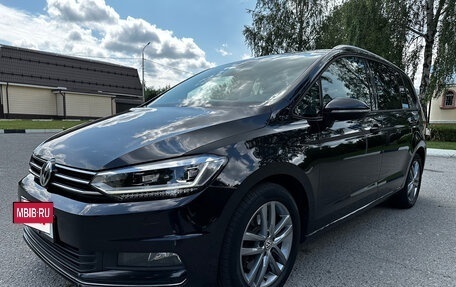 Volkswagen Touran III, 2018 год, 2 430 000 рублей, 2 фотография
