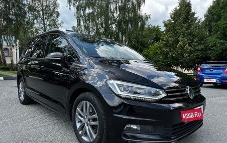 Volkswagen Touran III, 2018 год, 2 430 000 рублей, 4 фотография