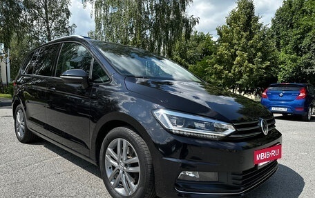 Volkswagen Touran III, 2018 год, 2 430 000 рублей, 5 фотография
