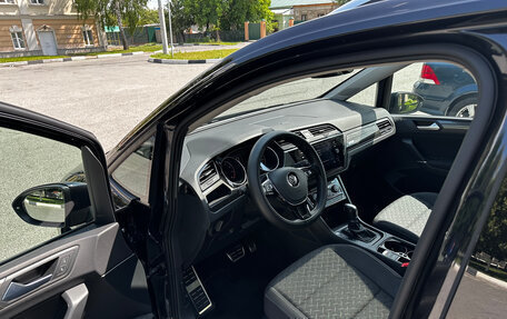 Volkswagen Touran III, 2018 год, 2 430 000 рублей, 13 фотография