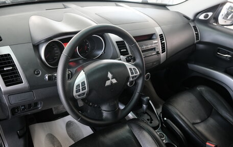 Mitsubishi Outlander III рестайлинг 3, 2008 год, 1 329 000 рублей, 11 фотография