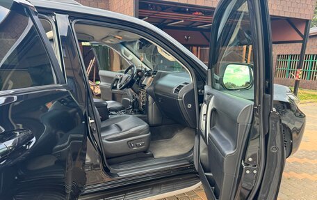 Toyota Land Cruiser Prado 150 рестайлинг 2, 2018 год, 5 200 000 рублей, 13 фотография