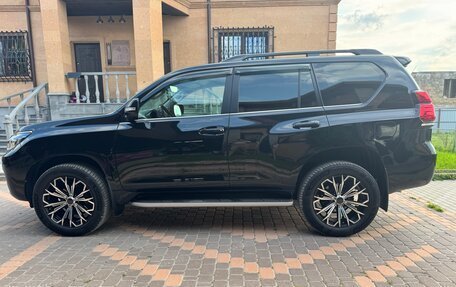 Toyota Land Cruiser Prado 150 рестайлинг 2, 2018 год, 5 200 000 рублей, 3 фотография