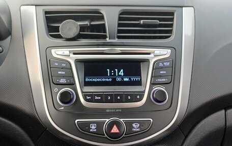 Hyundai Solaris II рестайлинг, 2015 год, 909 000 рублей, 24 фотография