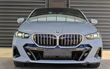 BMW 5 серия, 2024 год, 8 350 000 рублей, 2 фотография