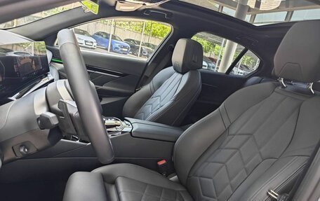 BMW 5 серия, 2024 год, 8 350 000 рублей, 18 фотография