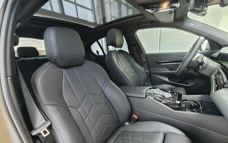 BMW 5 серия, 2024 год, 8 350 000 рублей, 28 фотография